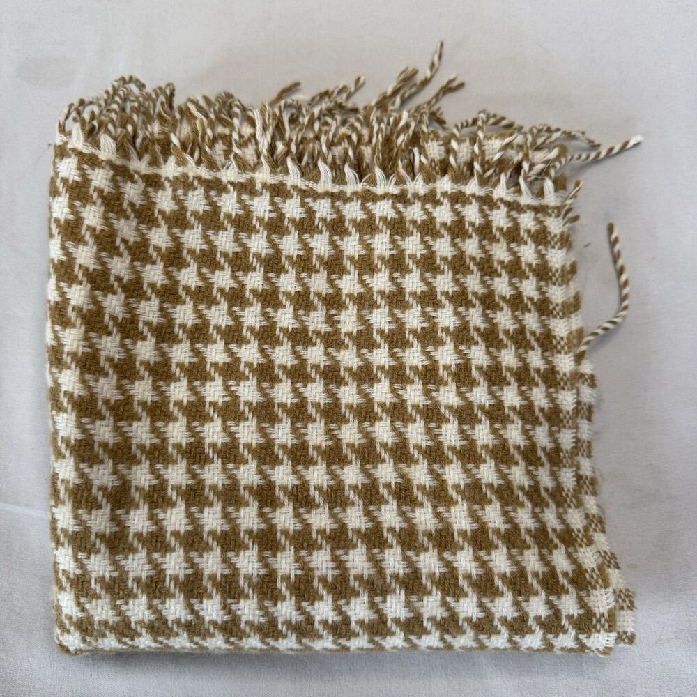 Lands’ End Women’s Tan & White Houndstooth Fringe Scarf Wrap Winter - Picture 3 of 4